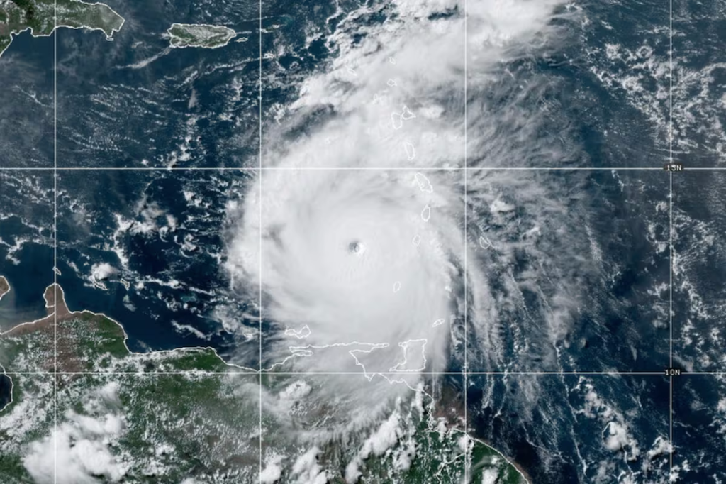Imagen satelital del huracán 'Beryl' durante su paso por el Caribe. NOAA